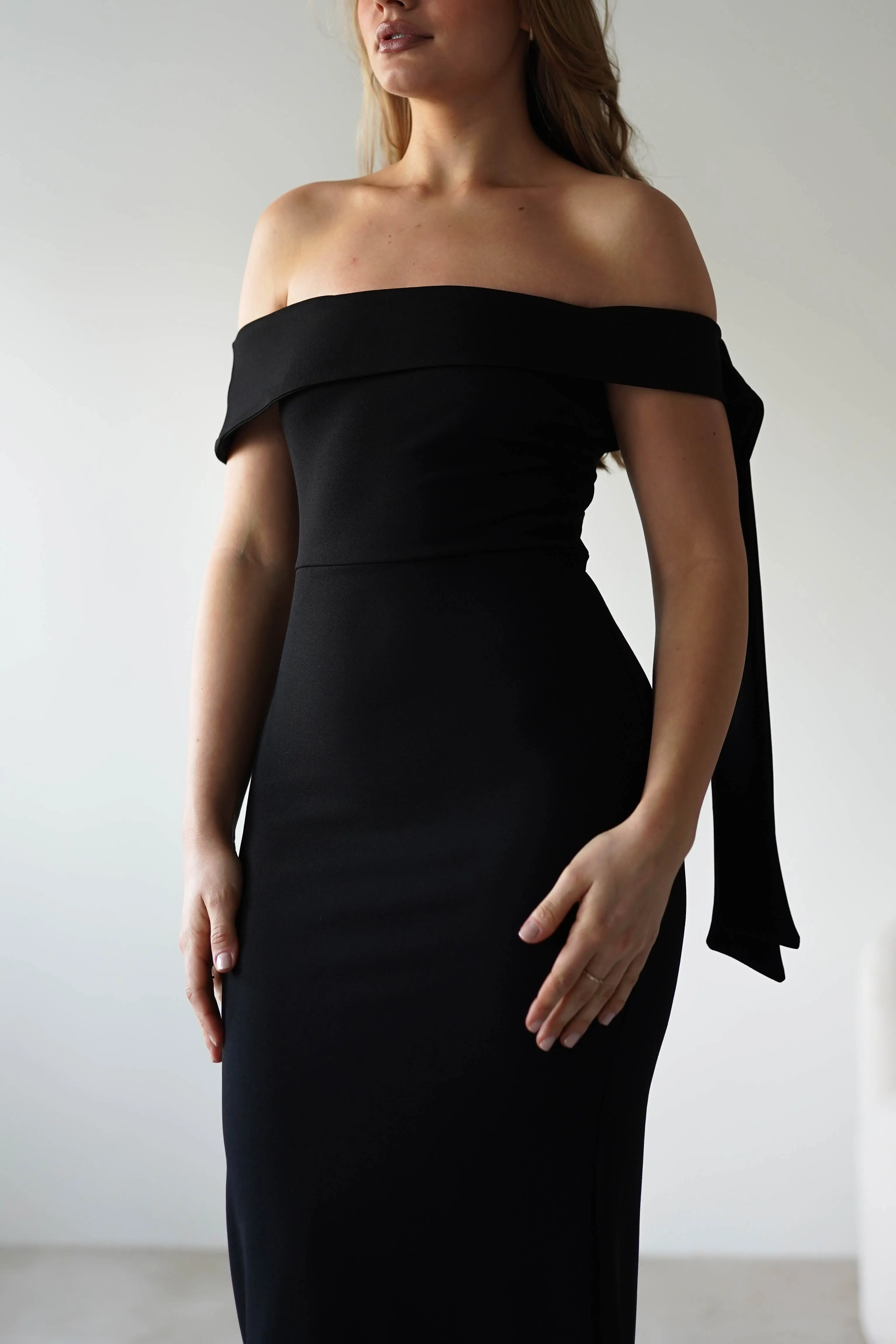 Amalthea Off the Shoulder Midaxi | Black