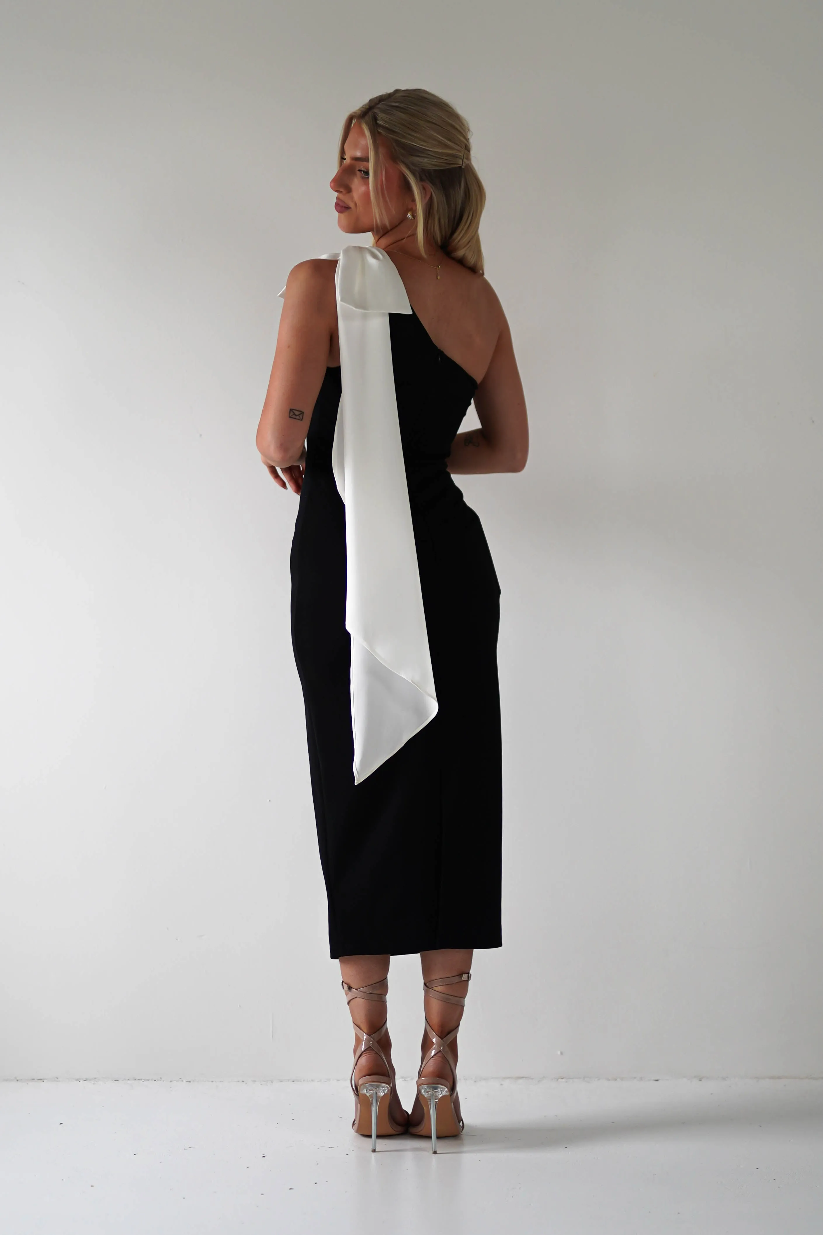 Camella Bodycon Bow Detail Midi Dress | Black