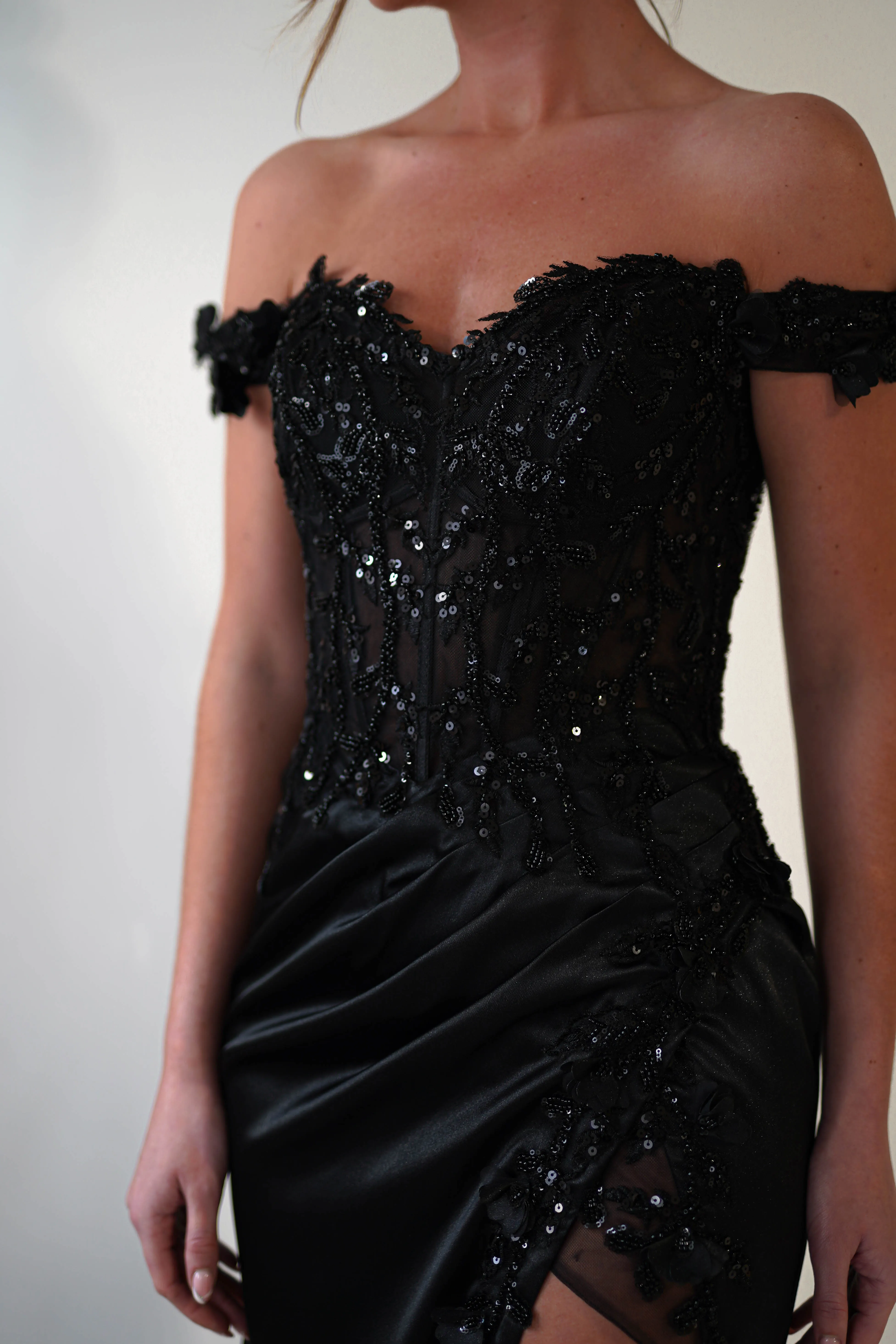 Khacy Embellished Gown | Black