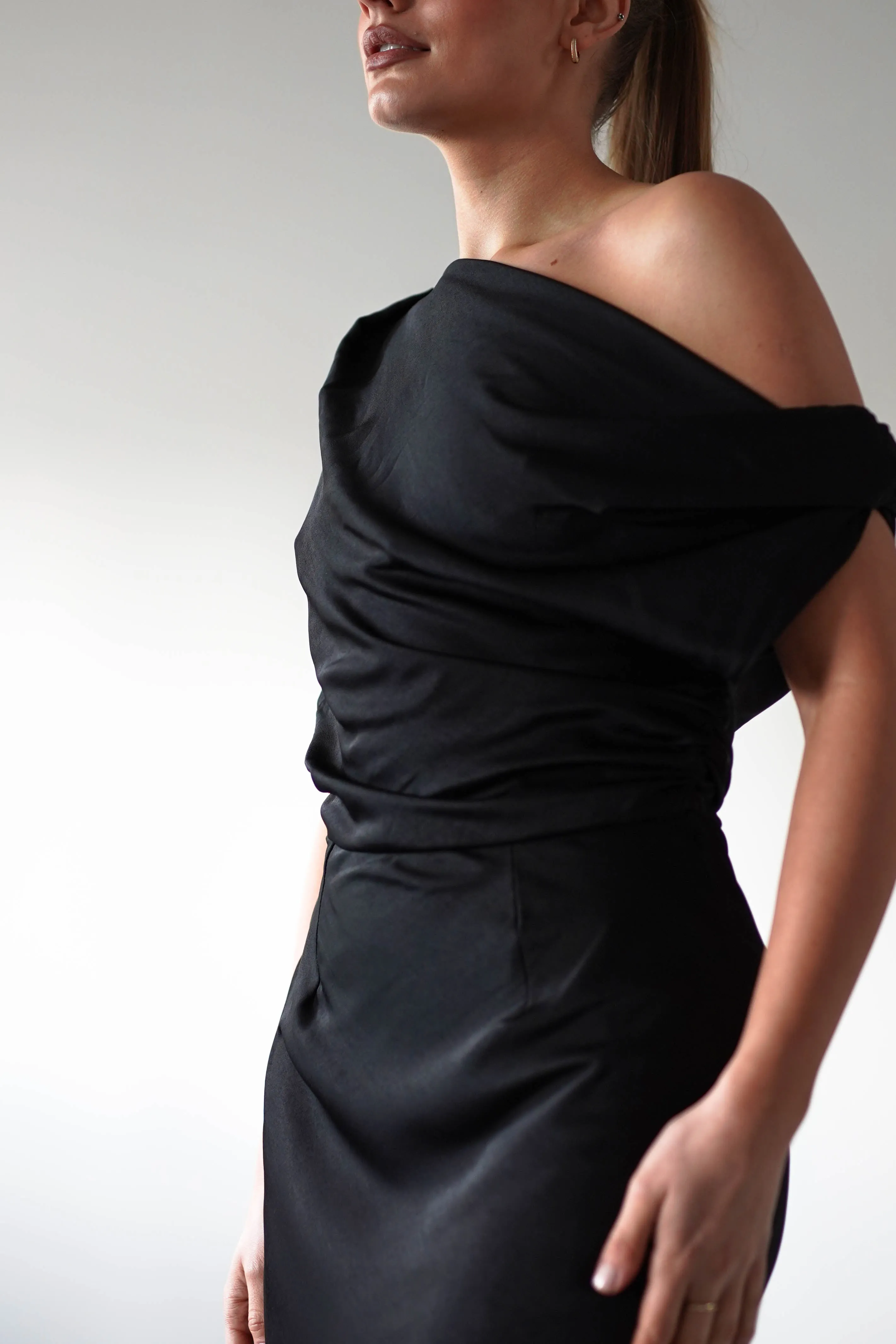 Odelle Soft Off The Shoulder Maxi | Black