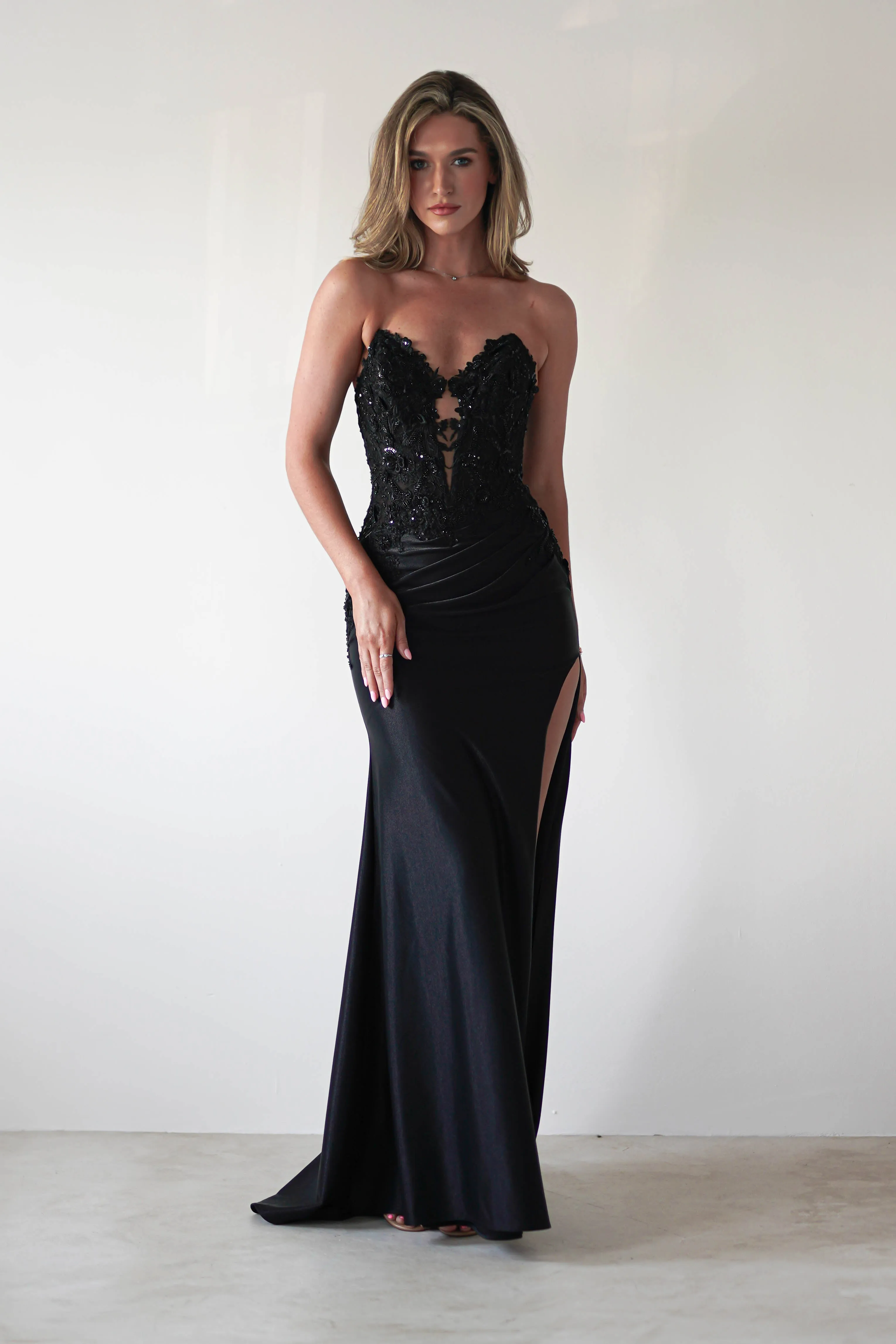 Perla Embellished Gown | Black