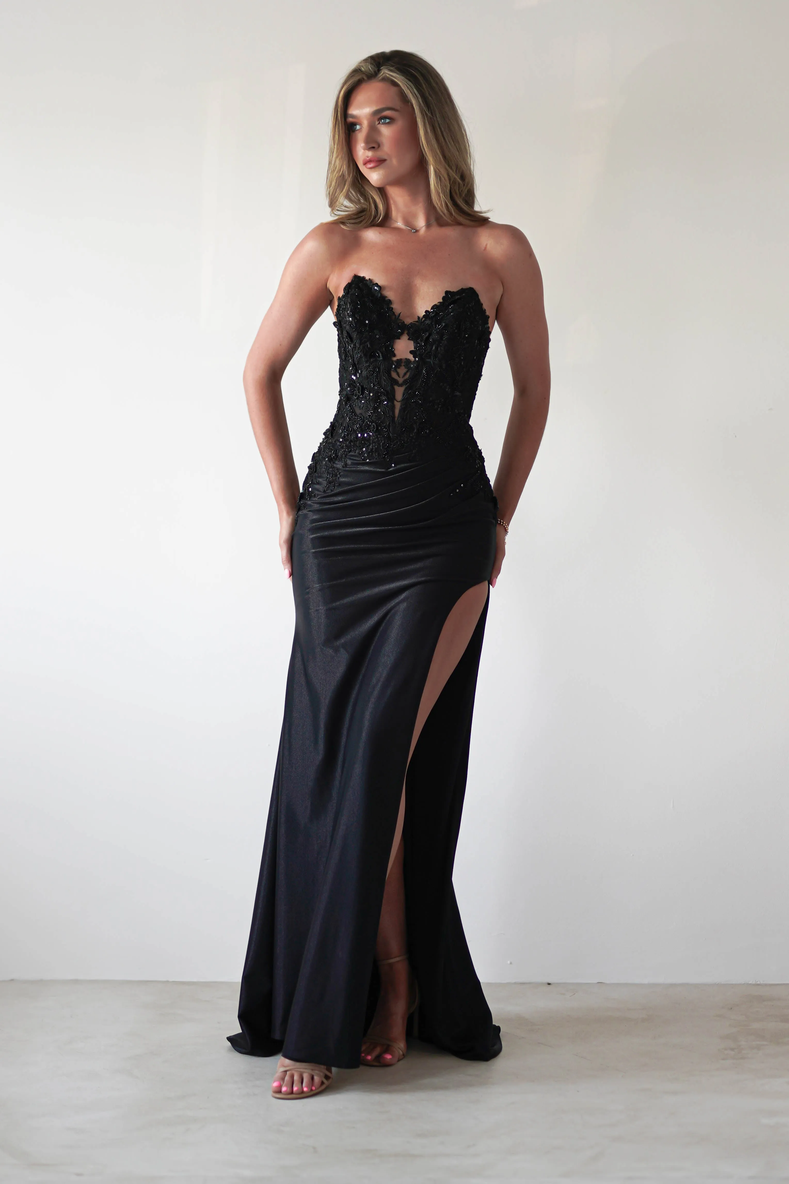 Perla Embellished Gown | Black