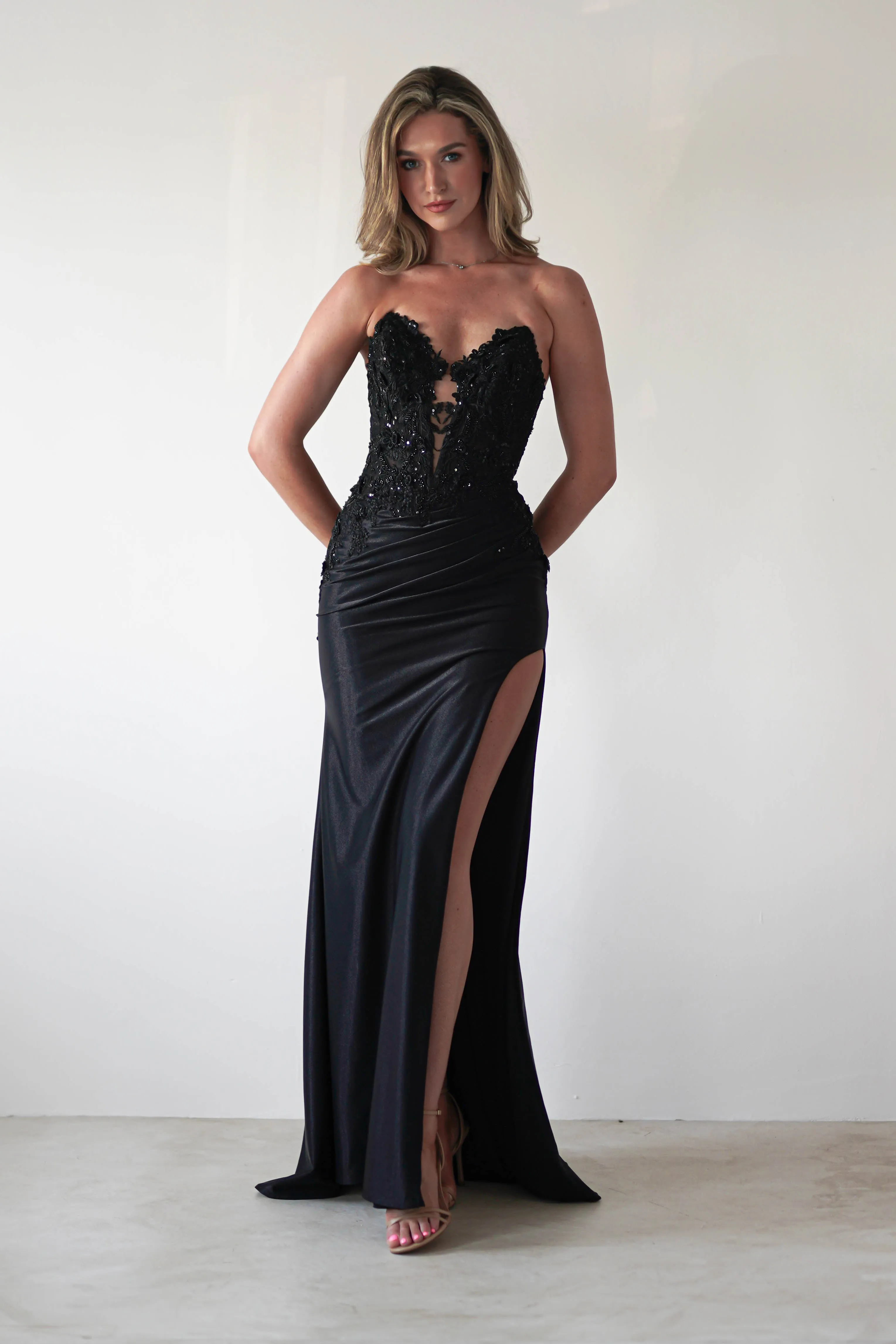 Perla Embellished Gown | Black