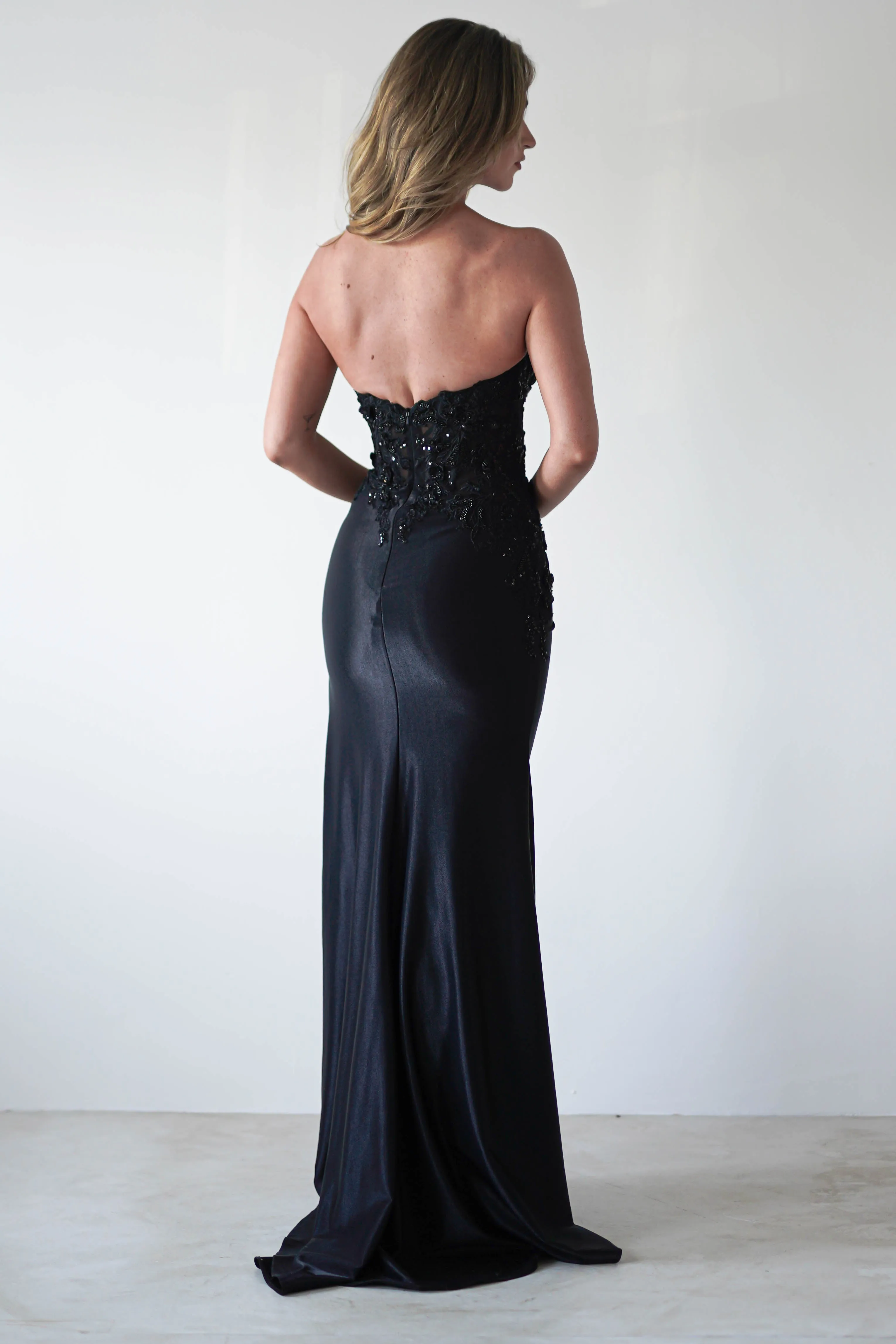 Perla Embellished Gown | Black