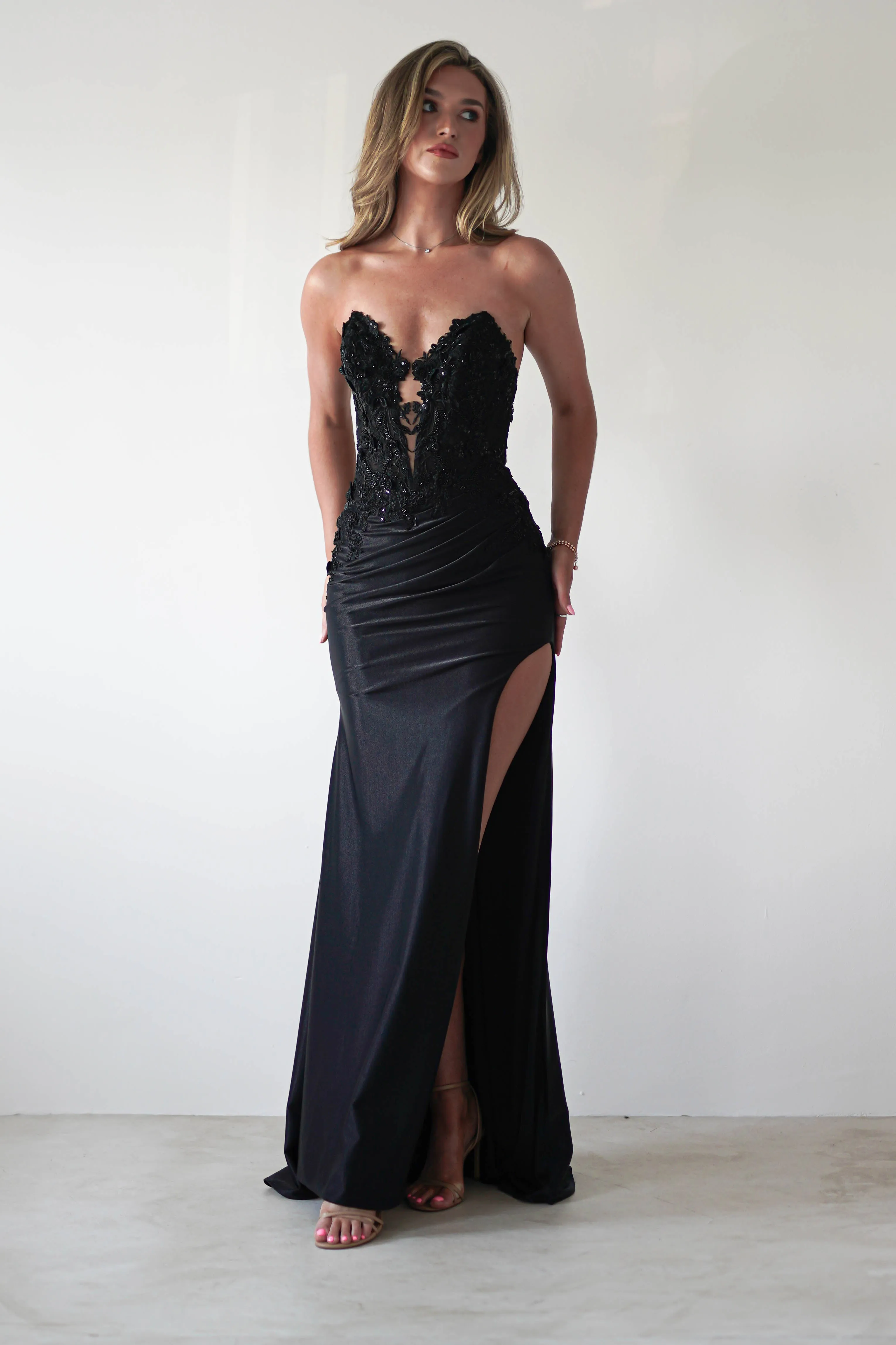 Perla Embellished Gown | Black